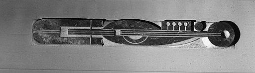 1954 - Musikinstrument - St. Michel-Marmor, gemeisselt - Privatbesitz -30x220x6,5cm.jpg